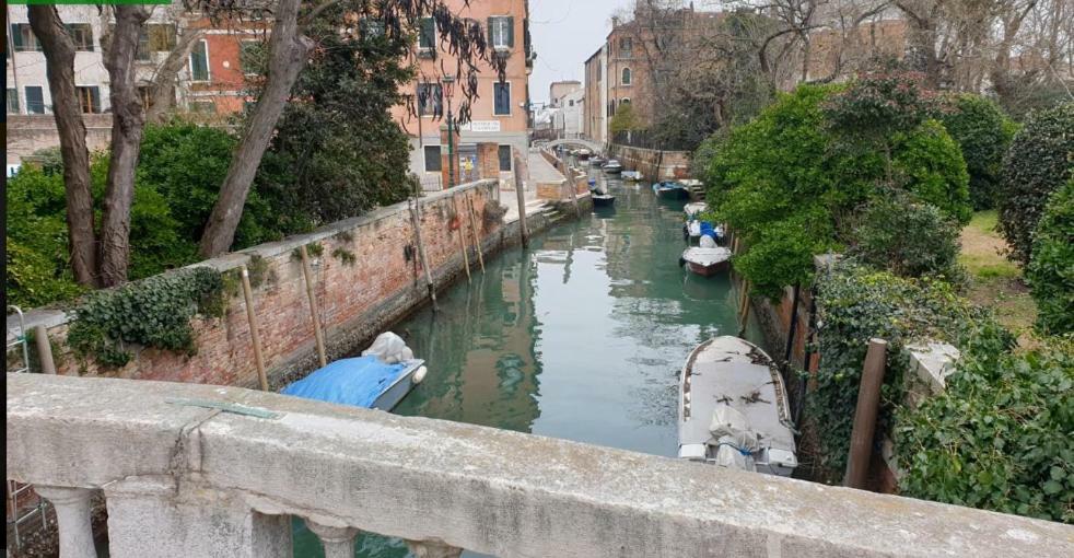 Susy Biennale Apartment - Canal View And Garden Венеция Экстерьер фото